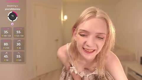 Snapshot of lily_moony chatting on July 3, 11:55 pm Lily online show from July 3, 11:55 pm