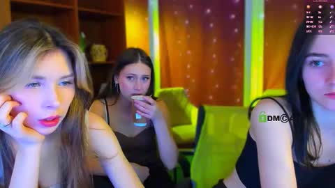 Lily online show from March 25, 7:31 pm