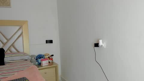 Snapshot of lily_noir_ chatting on April 8, 11:54 am lily_noir_ online show from April 8, 11:54 am