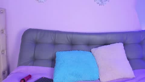 lily_rose0 online show from April 5, 9:12 pm