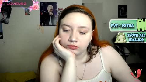 Snapshot of lily_shamy chatting on February 6, 5:19 pm Alice online show from February 6, 5:19 pm