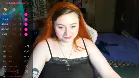 Snapshot of lily_shamy chatting on April 24, 8:44 pm Alice online show from April 24, 8:44 pm