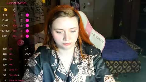 Snapshot of lily_shamy chatting on April 28, 7:30 pm Alice online show from April 28, 7:30 pm