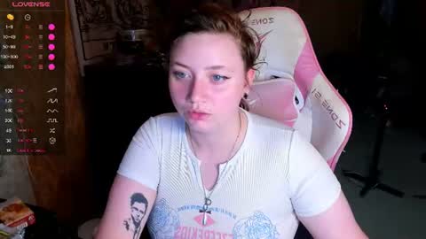 Snapshot of lily_shamy chatting on July 8, 7:07 pm Alice online show from July 8, 7:07 pm