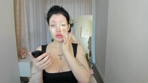 Snapshot of lily_sterling chatting on May 11, 1:22 am lily online show from May 11, 1:22 am
