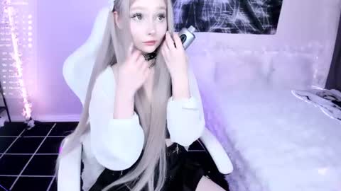 Snapshot of lily_weep chatting on July 28, 9:36 pm Lily online show from July 28, 9:36 pm