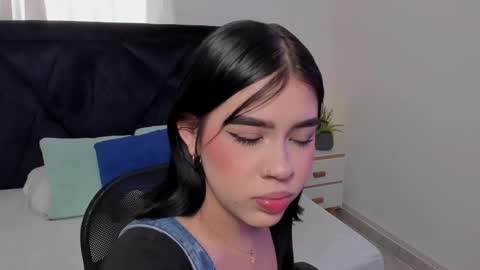 LilyWoodz online show from February 19, 7:32 pm