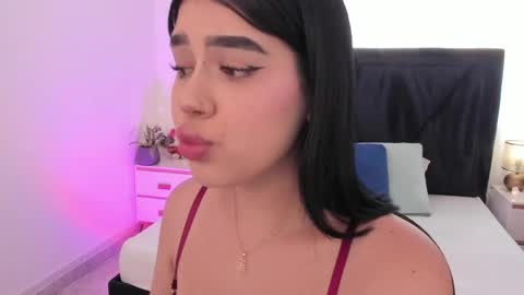 Snapshot of lily_woodz chatting on April 21, 7:17 pm LilyWoodz online show from April 21, 7:17 pm