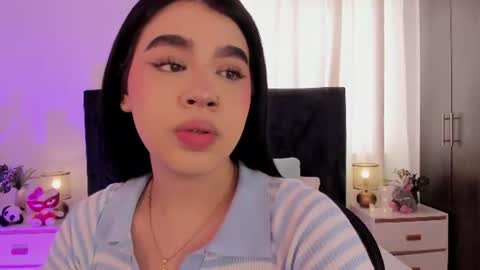 Snapshot of lily_woodz chatting on June 26, 7:07 pm LilyWoodz online show from June 26, 7:07 pm
