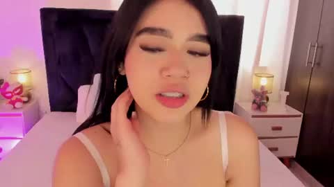 Snapshot of lily_woodz chatting on July 28, 8:52 pm LilyWoodz online show from July 28, 8:52 pm