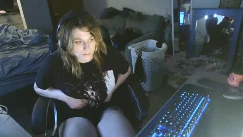 Snapshot of lilybvixen chatting on April 23, 2:46 am lilybvixen online show from April 23, 2:46 am