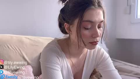 Snapshot of lilyewing_ chatting on April 26, 3:42 pm Lily online show from April 26, 3:42 pm