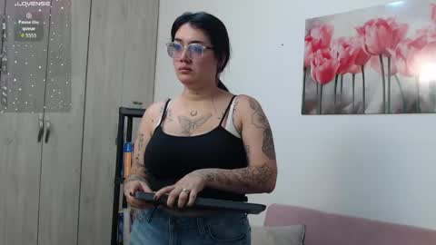 lilyfox23 online show from April 2, 12:36 pm