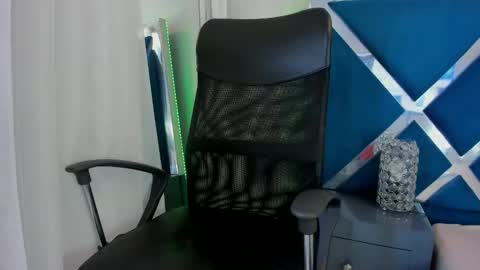 Snapshot of lilygloww chatting on March 9, 1:37 pm Sweetie Lily online show from March 9, 1:37 pm