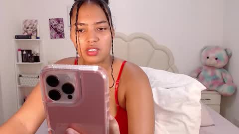 Snapshot of lilyjacksonn chatting on February 19, 4:55 pm Lily.. online show from February 19, 4:55 pm