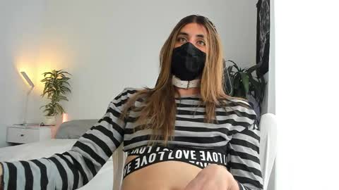 Lily Reina online show from April 14, 6:47 pm