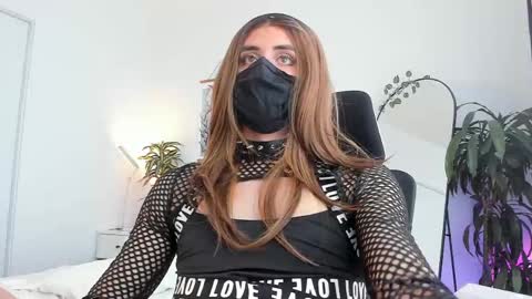 Snapshot of lilyreina chatting on May 5, 5:43 pm Lily Reina online show from May 5, 5:43 pm