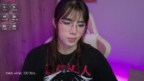Snapshot of lilyrouse_ chatting on June 19, 4:28 am lily help me to collect more cosplay online show from June 19, 4:28 am