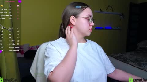 Lily online show from January 17, 6:00 pm