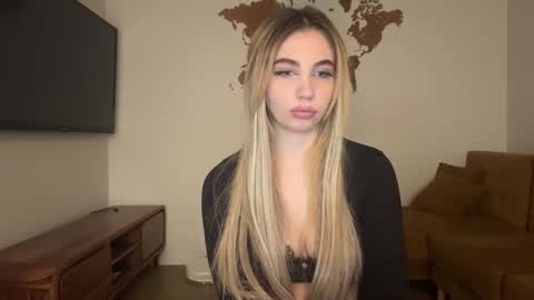 Lily online show from March 25, 6:47 pm