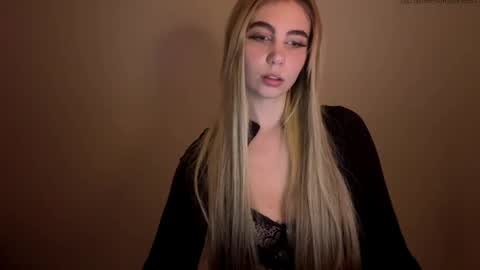 Snapshot of lilysweetgirl chatting on May 7, 6:46 pm Lily online show from May 7, 6:46 pm