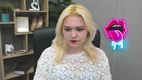 Lily online show from March 22, 8:18 am