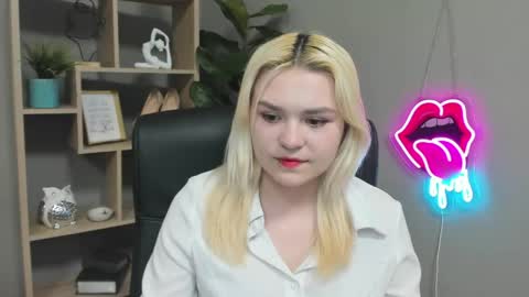 Lily online show from April 13, 6:19 am