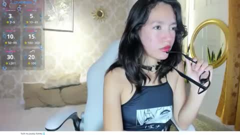 Snapshot of lilythea_ chatting on May 1, 9:30 pm lilythea_ online show from May 1, 9:30 pm
