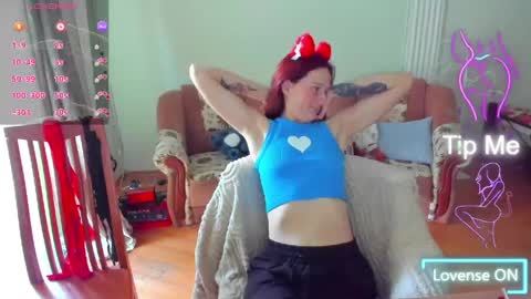Snapshot of lilyviolet7 chatting on May 29, 2:26 pm Hi Im Lily online show from May 29, 2:26 pm