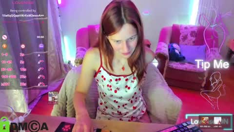 Snapshot of lilyviolet7 chatting on June 1, 9:49 pm Hi Im Lily online show from June 1, 9:49 pm