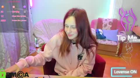 Snapshot of lilyviolet7 chatting on June 2, 10:01 pm Hi Im Lily online show from June 2, 10:01 pm