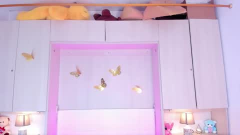 lilywhitee1 online show from February 4, 4:18 am