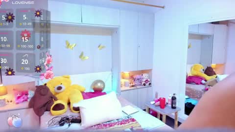 lilywhitee1 online show from March 31, 8:31 pm