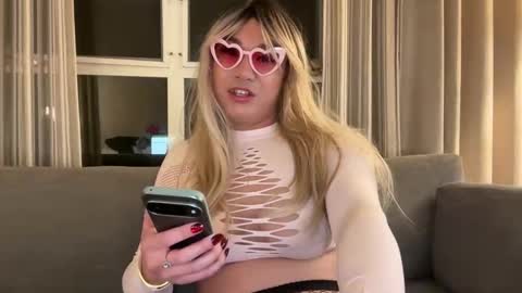 lilyxoxoxo online show from February 8, 5:44 am