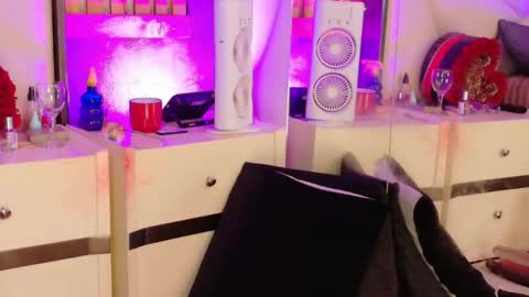 Lilly online show from February 7, 1:09 am