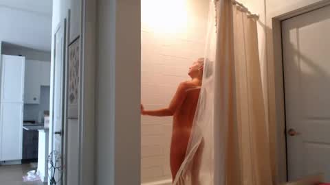 Snapshot of lilyyymonroee chatting on September 9, 7:46 pm Lily Monroe online show from September 9, 7:46 pm