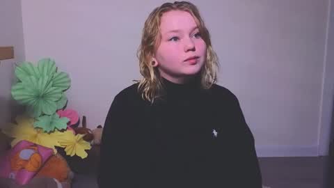 Snapshot of lime_cat chatting on October 9, 1:03 am lime cat online show from October 9, 1:03 am