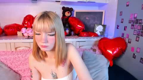 Snapshot of lina_blueeyed chatting on February 10, 8:09 am Lina blueeyed    GMT3 1100-1700 Mon Wed Thu Sat Sun online show from February 10, 8:09 am