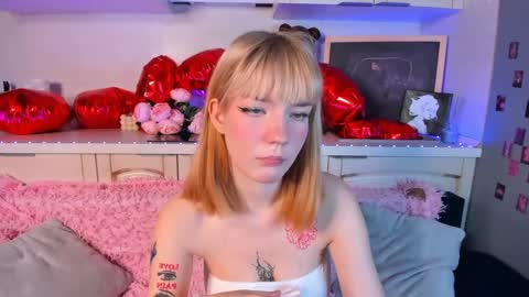 Snapshot of lina_blueeyed chatting on February 10, 11:15 am Lina blueeyed    GMT3 1100-1700 Mon Wed Thu Sat Sun online show from February 10, 11:15 am