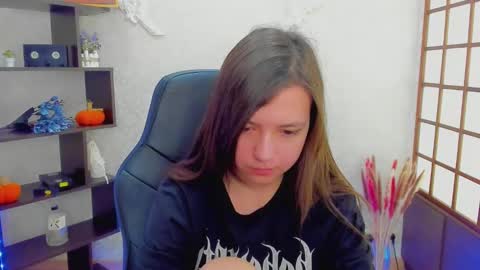 Snapshot of lina_brownie chatting on December 14, 2:12 am Lina online show from December 14, 2:12 am