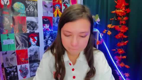 Snapshot of lina_brownie chatting on December 18, 2:42 am Lina online show from December 18, 2:42 am