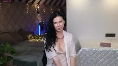 Snapshot of lina_flore chatting on July 1, 9:03 pm lina_flore online show from July 1, 9:03 pm