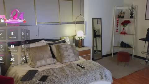 Lina online show from April 3, 8:29 pm