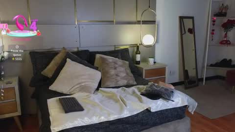 Lina online show from April 8, 7:25 pm