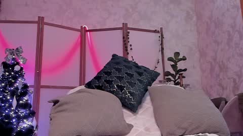 Snapshot of lina_n_kitty chatting on December 25, 7:57 am Lina - online show from December 25, 7:57 am