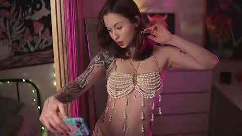 Snapshot of lina_n_kitty chatting on February 14, 3:58 am Lina - online show from February 14, 3:58 am