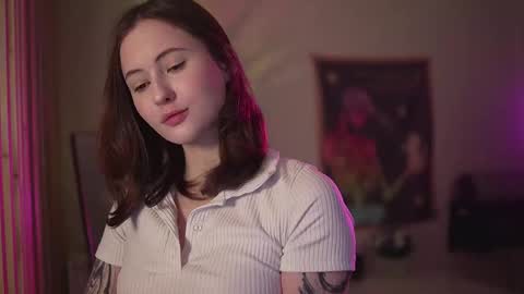 Snapshot of lina_n_kitty chatting on February 18, 3:24 am Lina - online show from February 18, 3:24 am