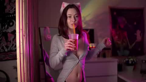 Snapshot of lina_n_kitty chatting on February 21, 4:13 am Lina - online show from February 21, 4:13 am