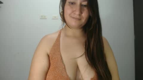 Snapshot of lina_playful chatting on February 5, 1:27 pm iiisabella online show from February 5, 1:27 pm