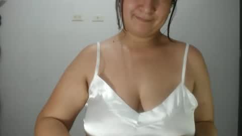 Snapshot of lina_playful chatting on February 11, 4:17 am iiisabella online show from February 11, 4:17 am